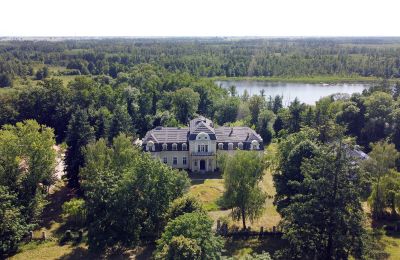 Propriétés, Manoir néobaroque de Mielno en bord de lac