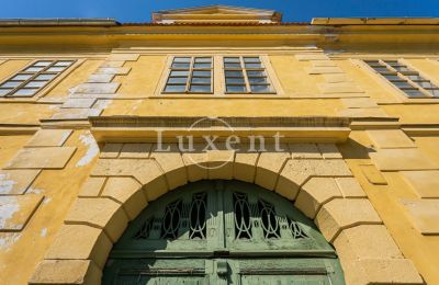 Propriétés, Château baroque près de Louny en Bohème du Nord