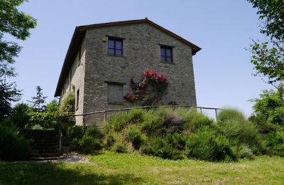 Ferme à vendre Promano, Ombrie, Vue latérale