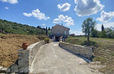 Maison de campagne à vendre Cortona, Toscane, RIF 3085 Zufahrt Garage