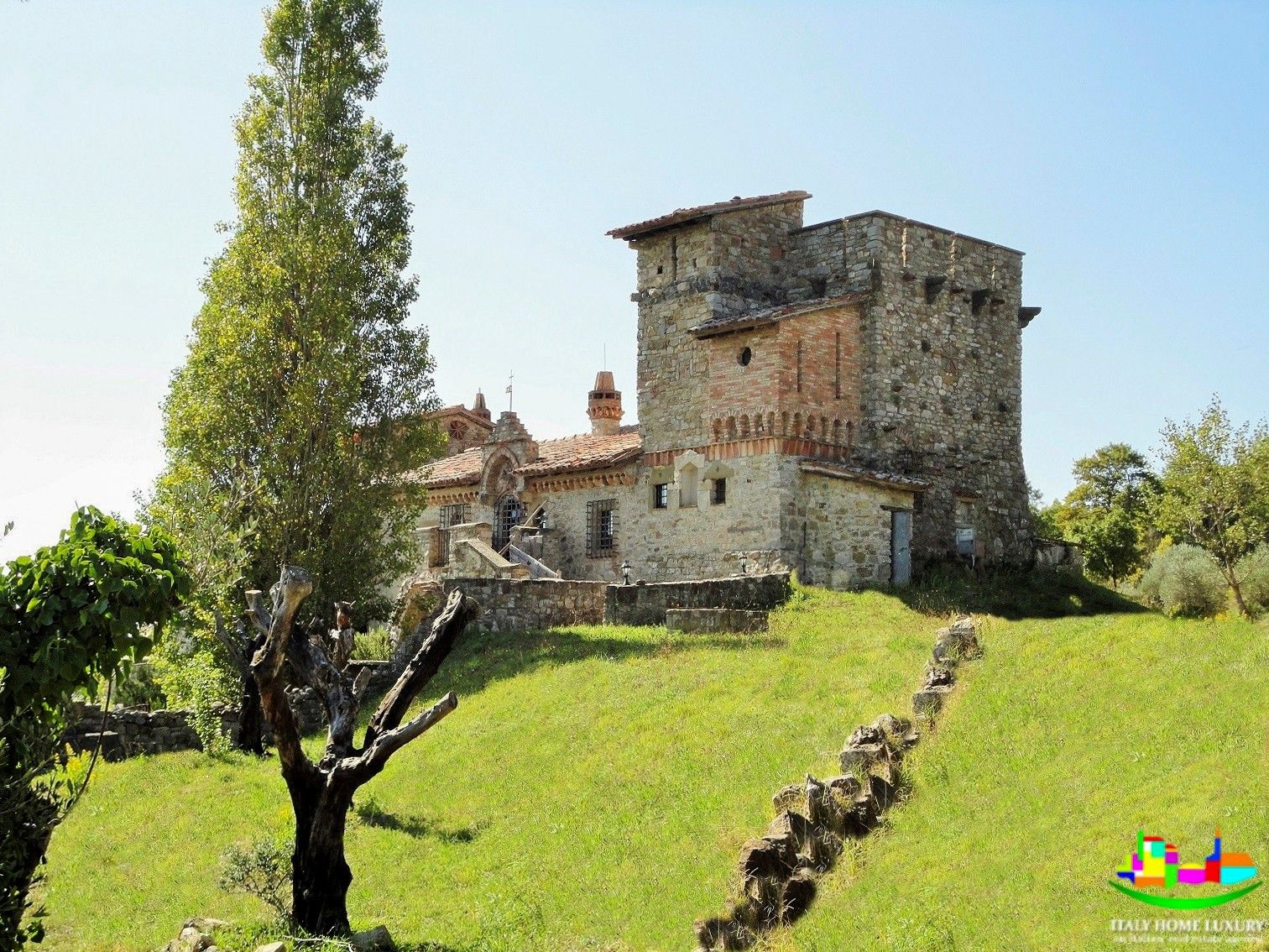 Photos Château en Ombrie près de Todi dans une position panoramique de rêve