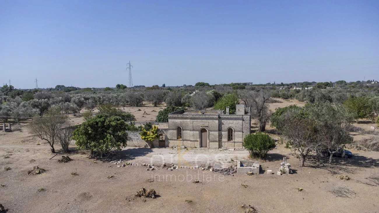 Photos Ancienne propriété des Pouilles près d'Oria avec 4 hectares de terrain