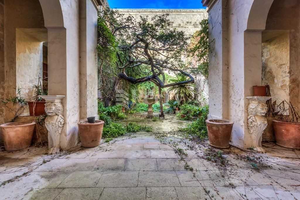 Photos Grand palais avec cour intérieure à Mdina