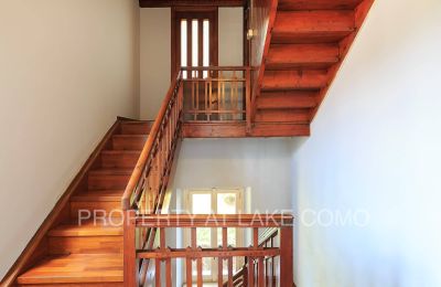 Villa historique à vendre Dizzasco, Lombardie, Escalier