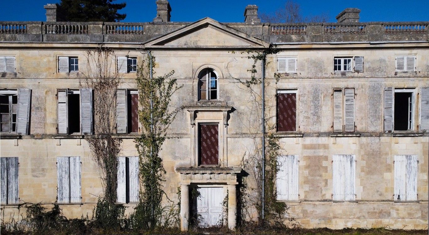 Photos Abbaye romane et un château néoclassique