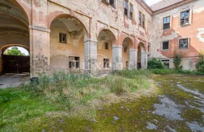 Château à vendre Kounice, Zámek Kounice, Středočeský kraj, Cour intérieure