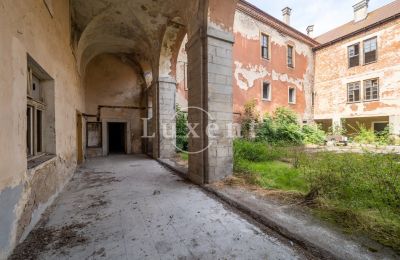 Château à vendre Kounice, Zámek Kounice, Středočeský kraj, Cour intérieure