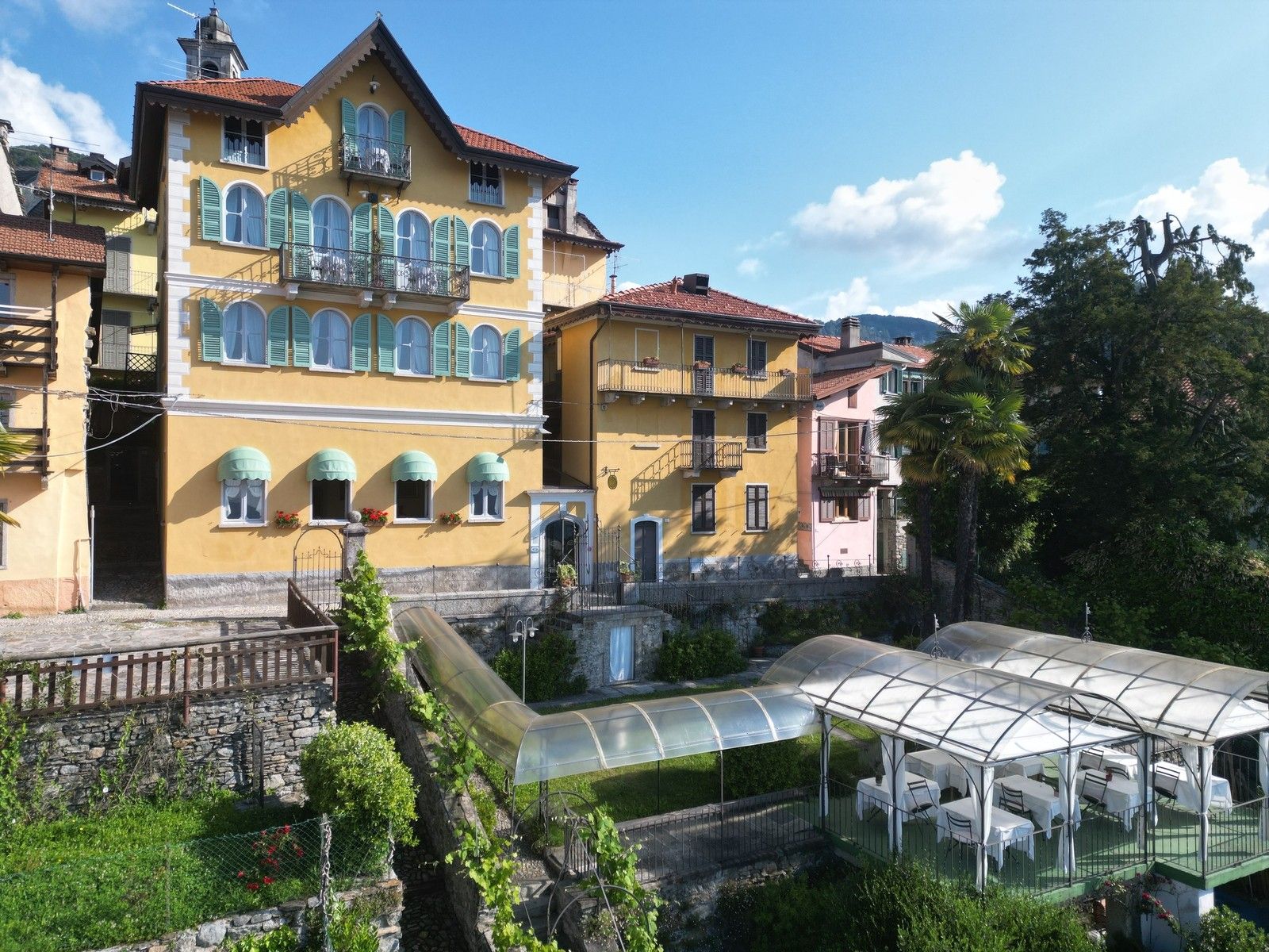 Photos Villa historique à Bee avec vue sur le lac