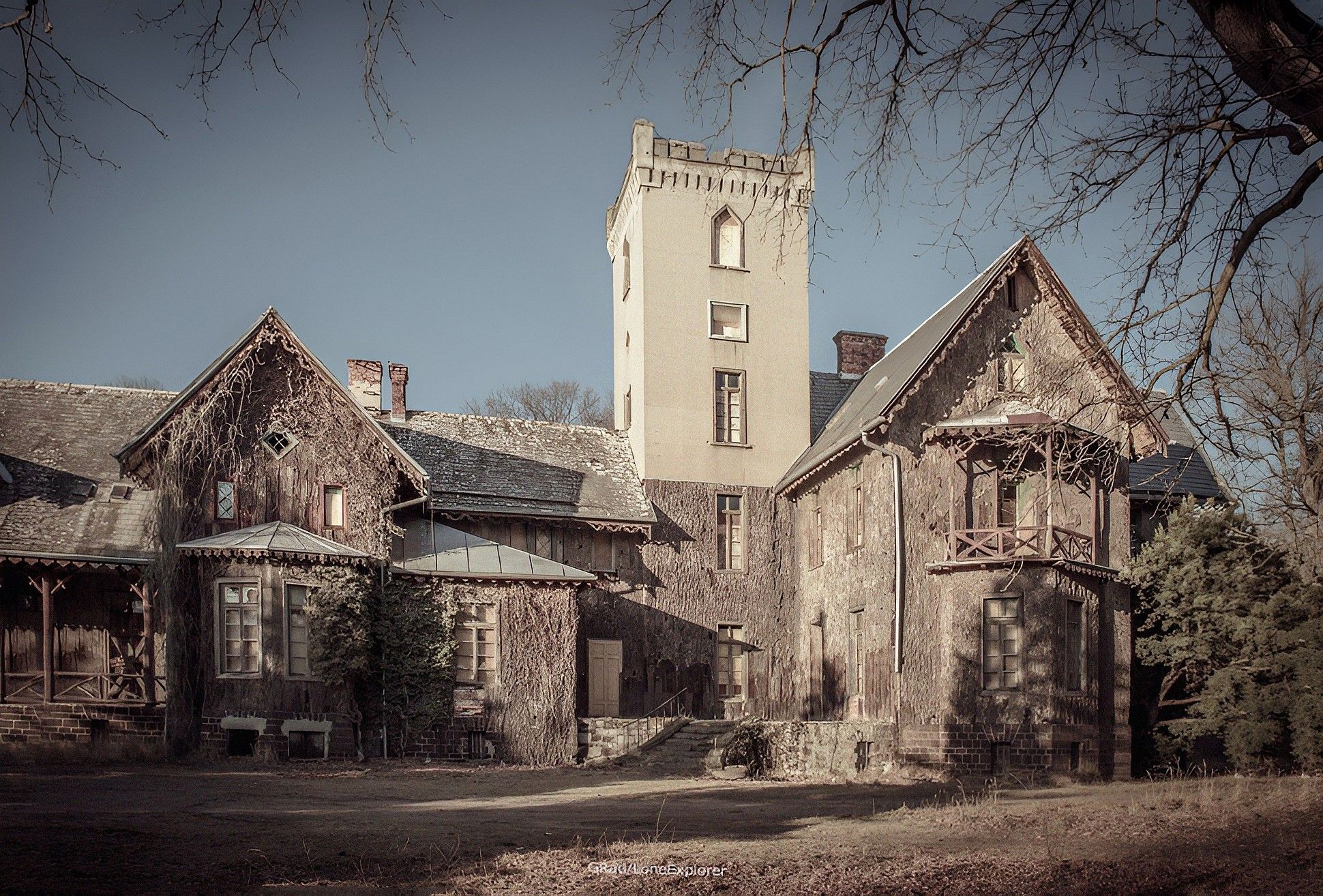 Photos Château de forêt en Pologne - propriété unique en Europe