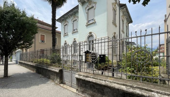 Appartement du château à vendre Luino, Lombardie,  Italie