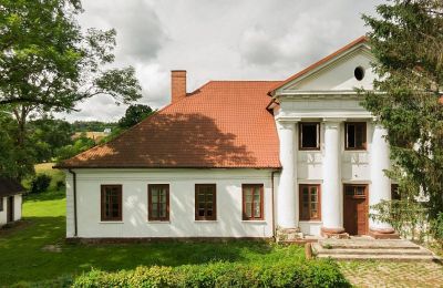 Propriétés, Belle maison de maître à Rożnów - libre de droits