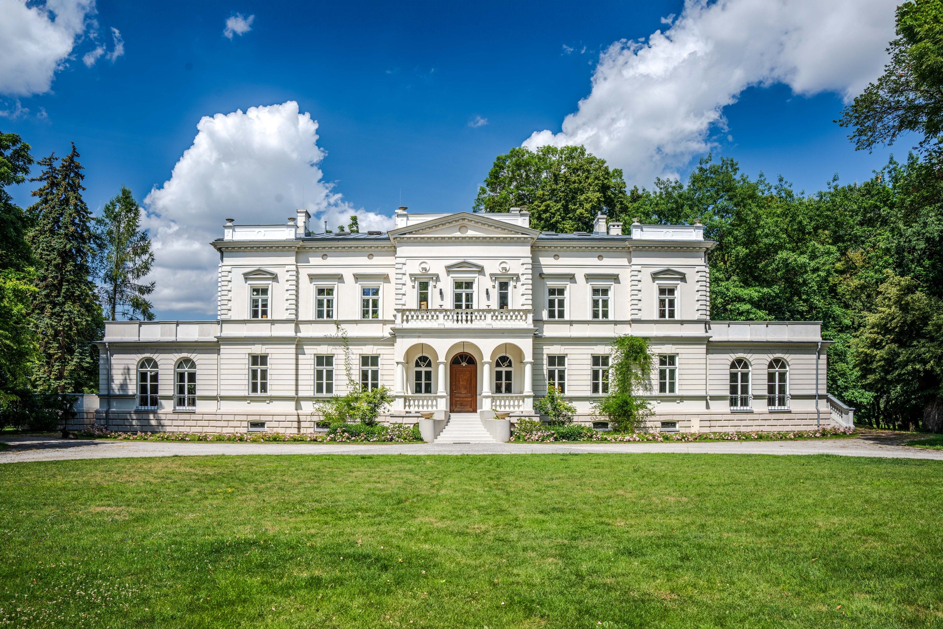 Photos Palais exclusif avec parc près de Varsovie