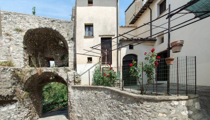 Propriété historique à vendre 05100 Cesi, Ombrie,  Italie