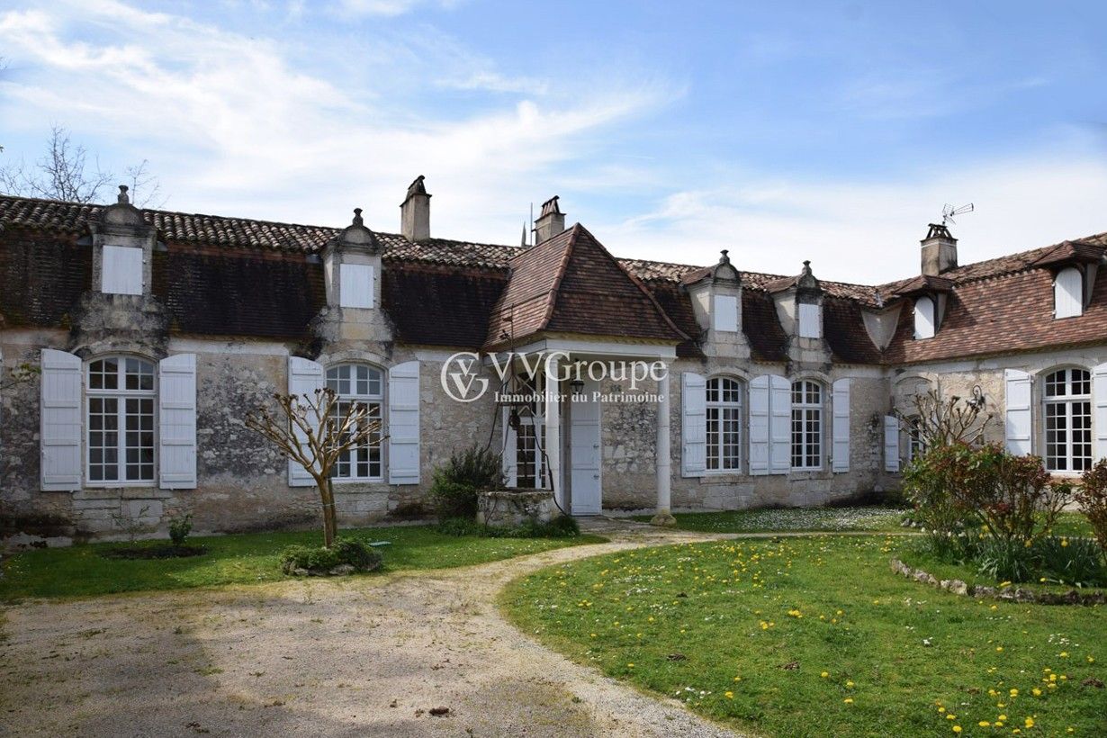 Photos Château du 17ème siècle avec cour d'honneur, piscine sur 8,9 hect Monflanquin