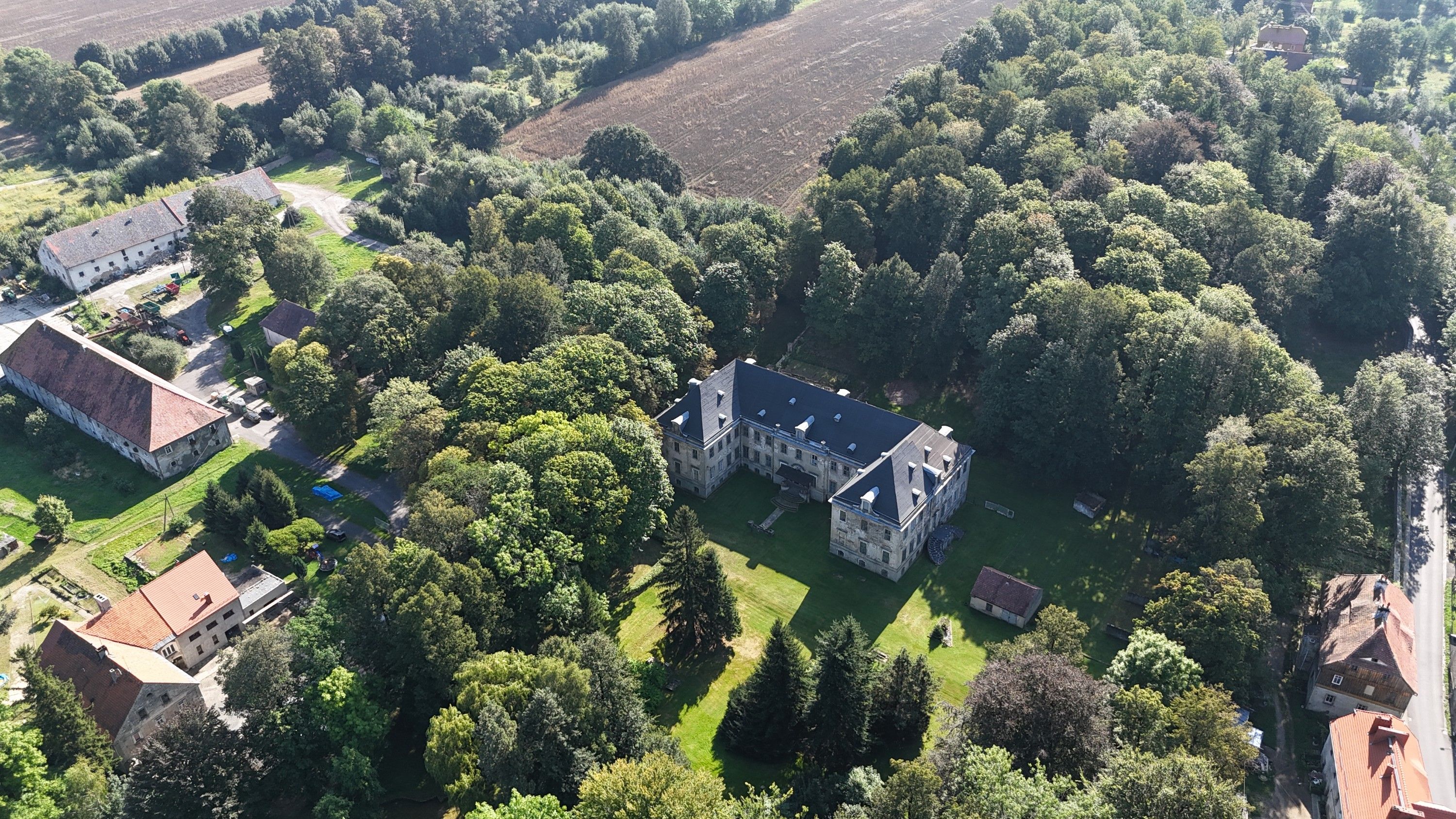 Photos Château de Meffersdorf en Basse-Silésie - Pałac w Pobiednej, Pologne