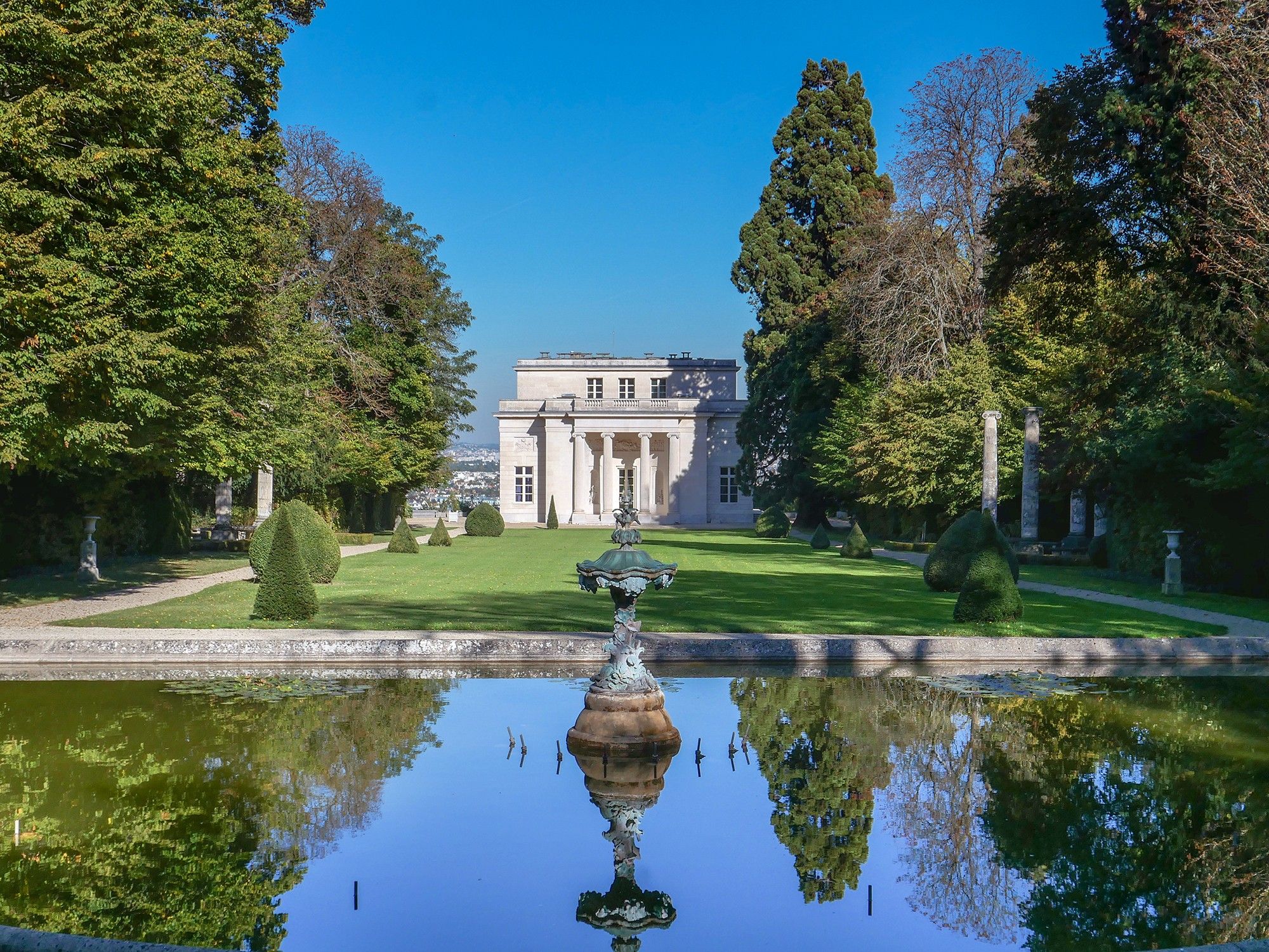 Photos Romantique Pavillon de Madame du Barry avec vue sur la Seine