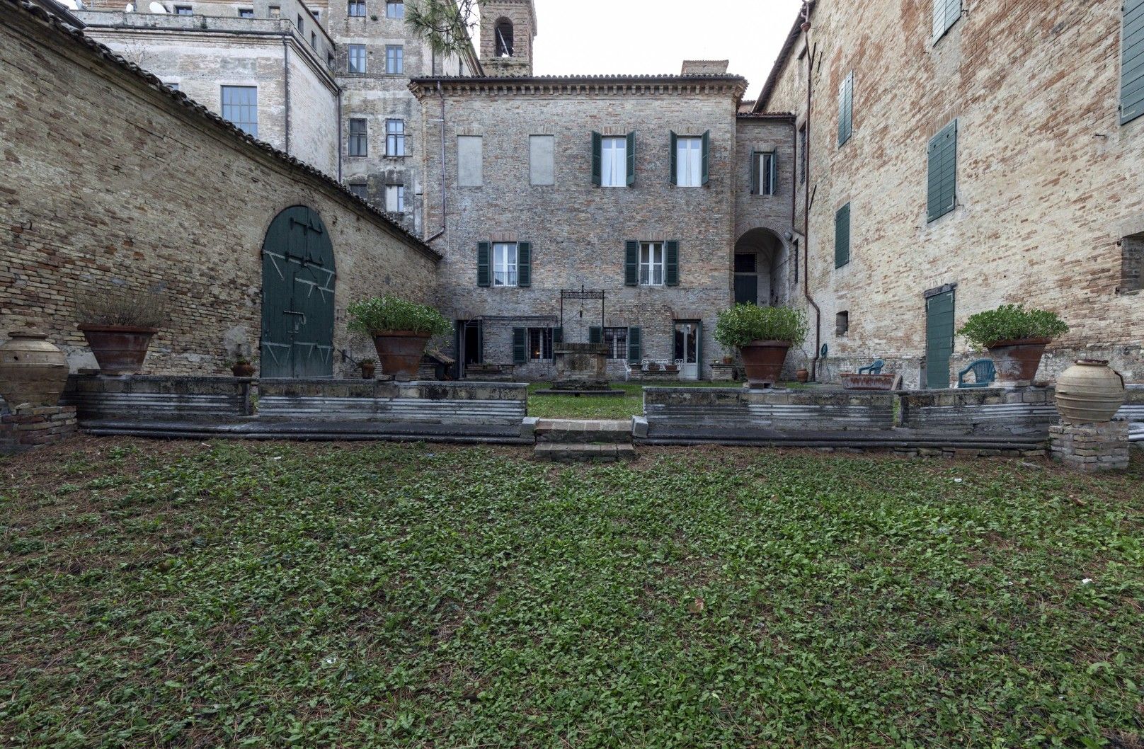 Photos Demeure italienne avec intérieur historique et jardin