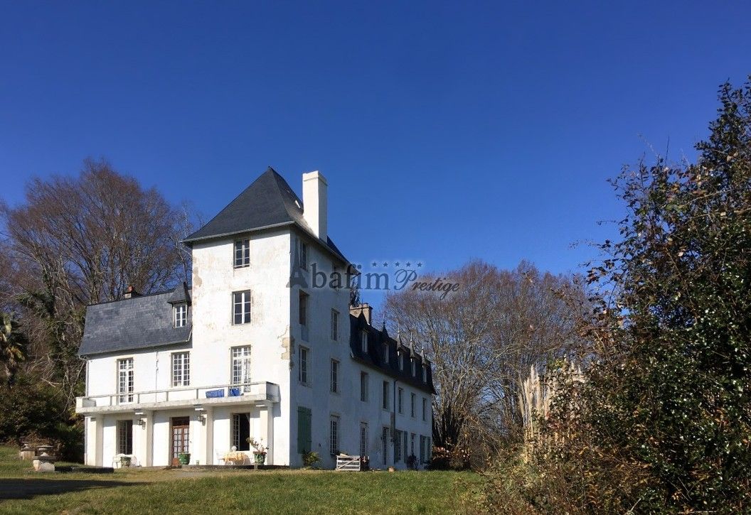 Photos Château aux portes de Pau - 12 hectares, faible taxe foncière