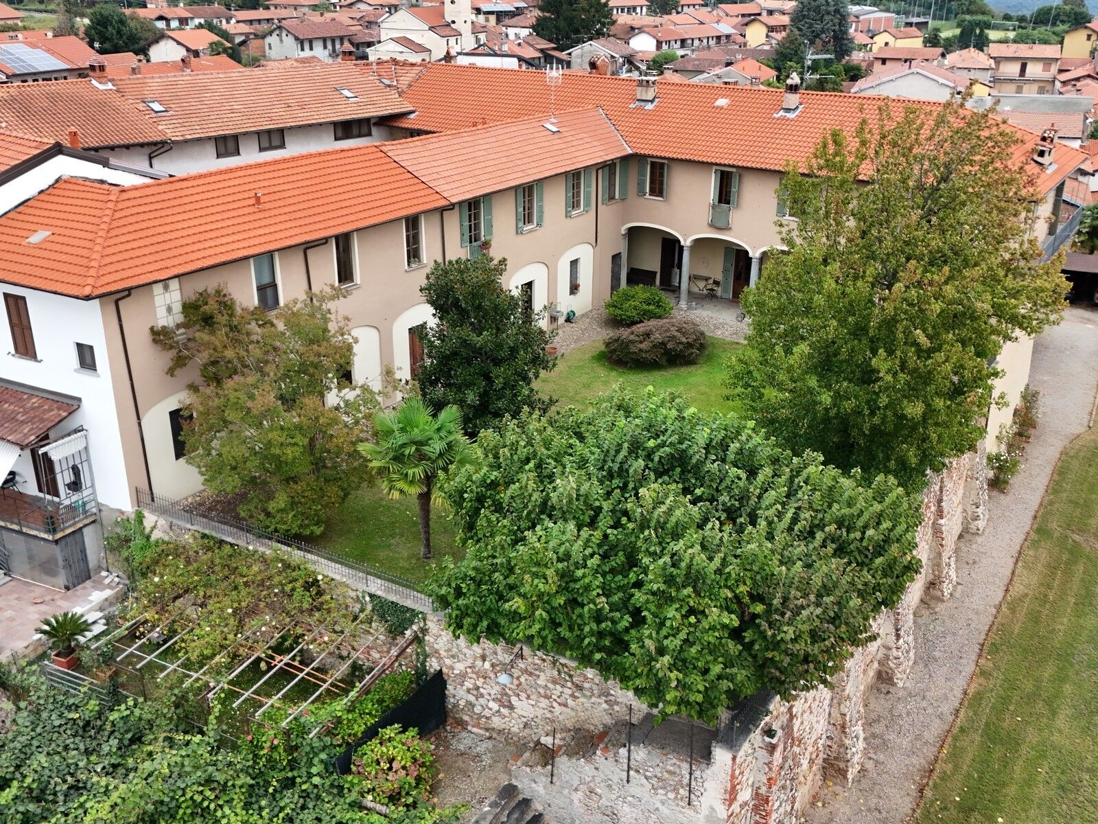 Photos Domaine médiéval avec architecture historique et jardin