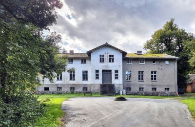 Propriétés, Entre forêt et prairies : Manoir isolé