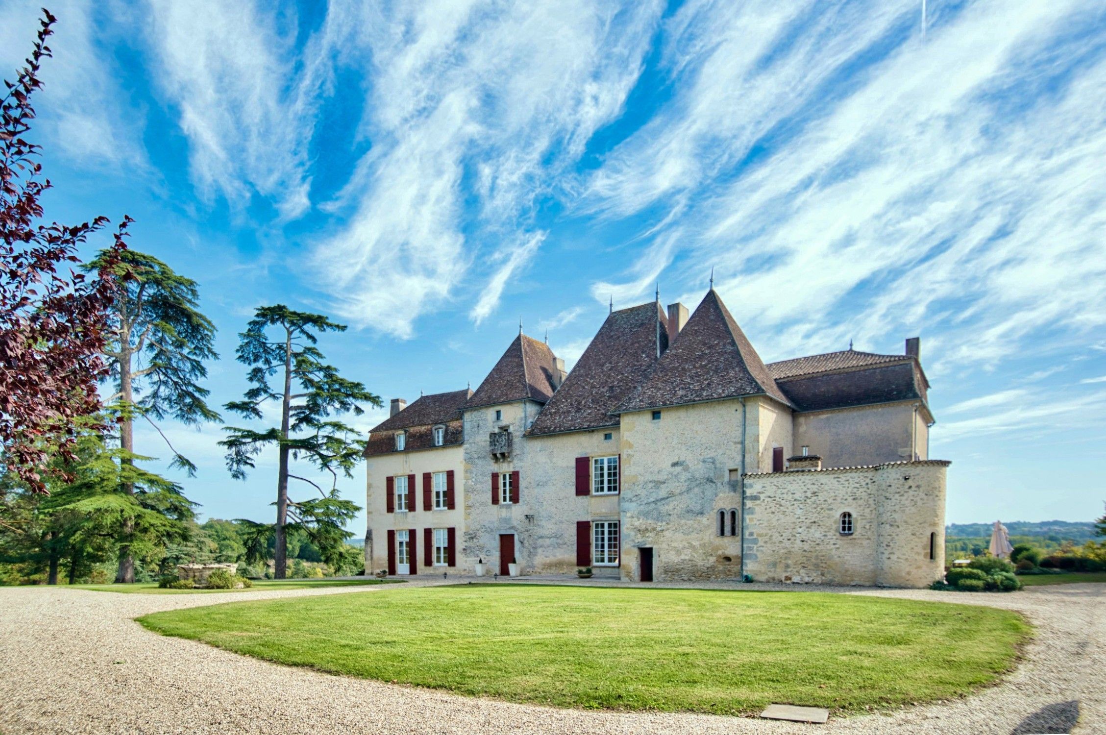 Photos Magnifique Château en Gironde avec son parc arboré et une vue imprenable sur le paysage