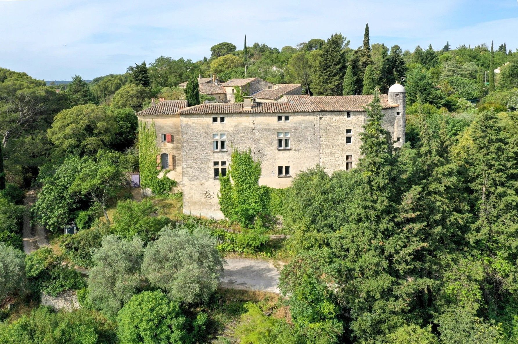 Photos Propriété historique à Uzès avec spa et parc