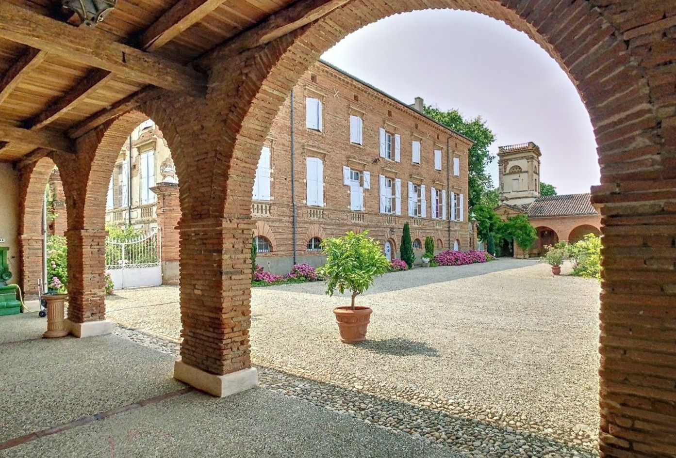 Photos Château restauré à Toulouse avec une ambiance toscane