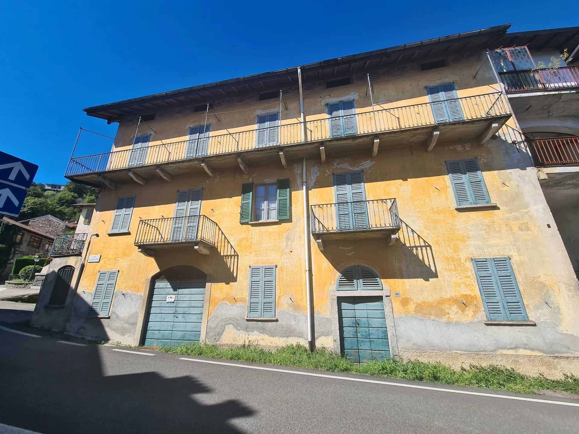 Photos Maison de village avec vue sur le lac Majeur