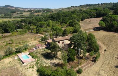 Maison de campagne à vendre Montescudaio, Toscane, RIF 2185 Blick auf Haus und Pool