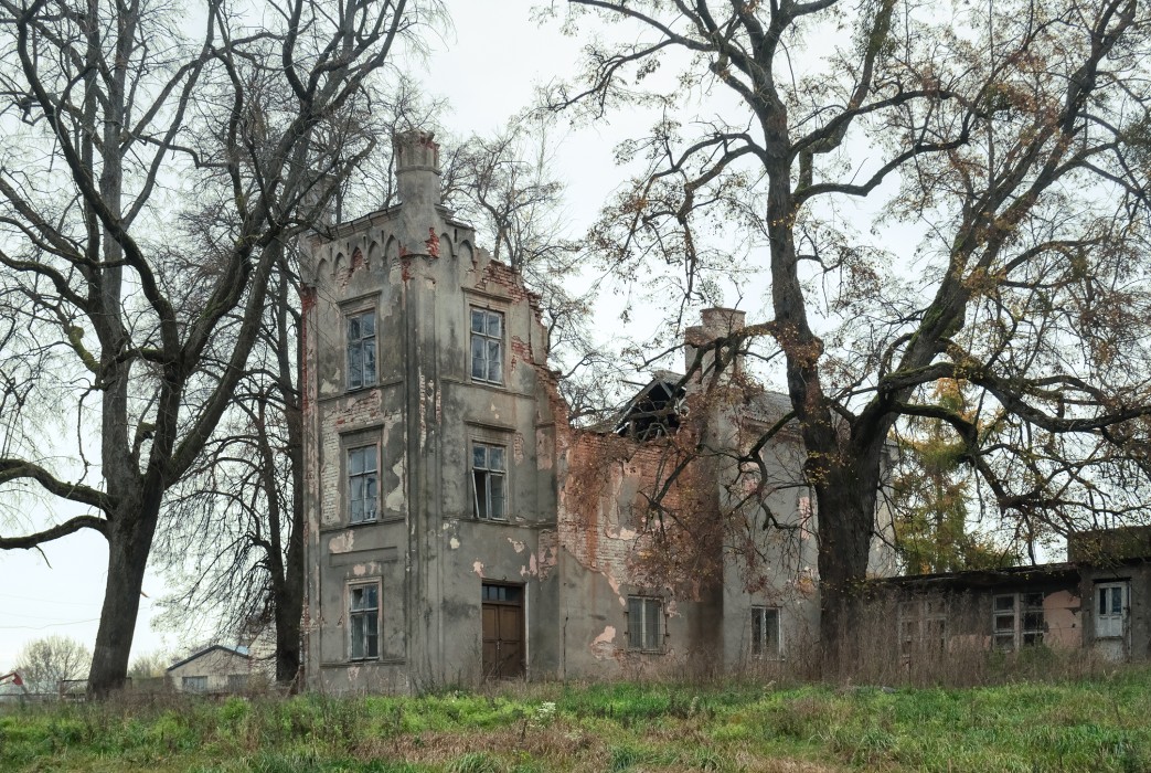 Verlassenes Gutshaus in Nordpolen, Stawek