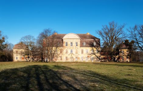 /pp/cc_by_sa/thumb-kummerow-mecklenburgische-seenplatte-herrenhaus.jpg