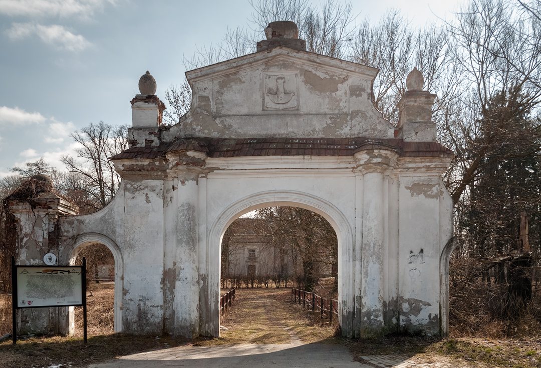 Gutshof Podzamcze, Toreinfahrt